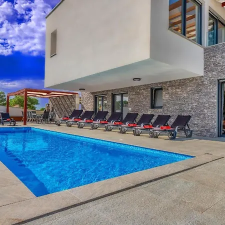 Отель Leons Homes 3 Am Mit 2 Pools *