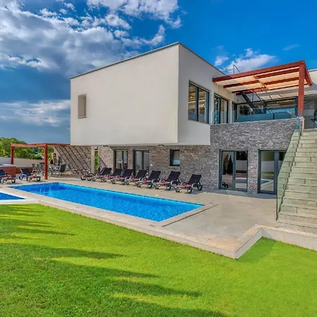 Отель Leons Homes 3 Am Mit 2 Pools