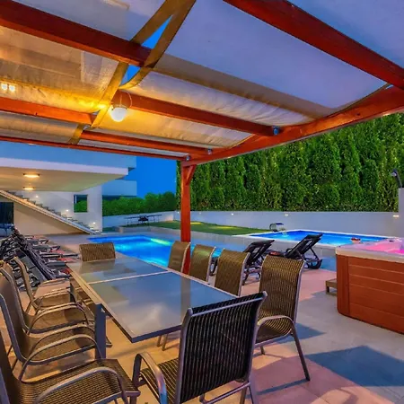 Leons Homes 3 Am Mit 2 Pools Отель